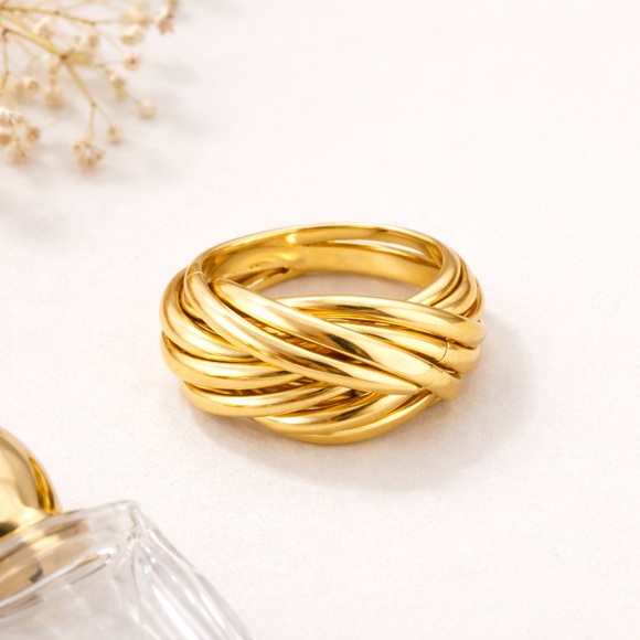 Jewelry - Goldtone Knotted Puzzle Ring – Size 5.5